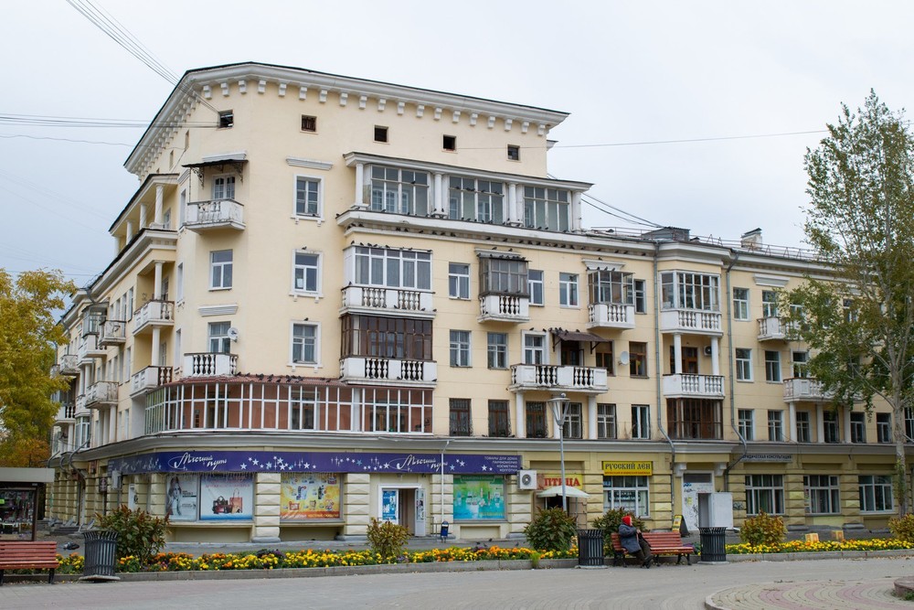 Суд оштрафовал подрядчика на 100 тысяч рублей за ошибки в реставрации дома на Уралмаше