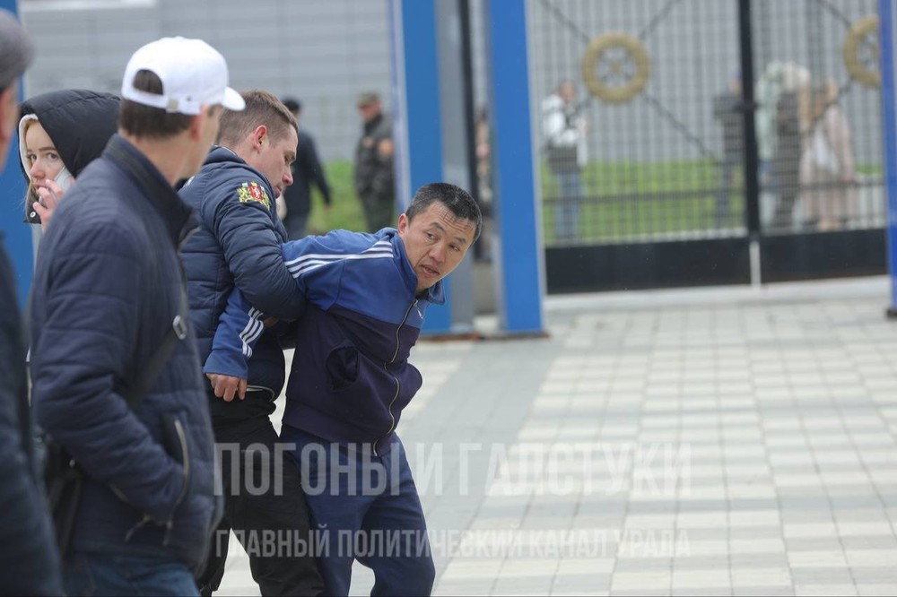 Охрана задержала неизвестного, подбежавшего к губернатору Свердловской области