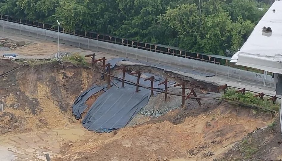Котлован обвалился на замороженной стройке «Атома» в Екатеринбурге
