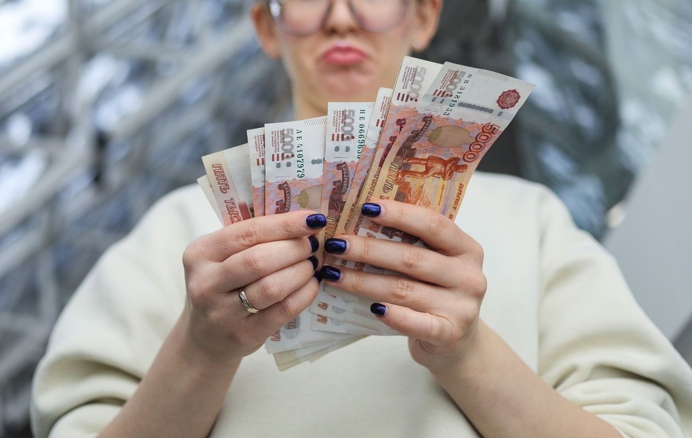 Средняя зарплата в Свердловской области превысила 93 тысячи рублей