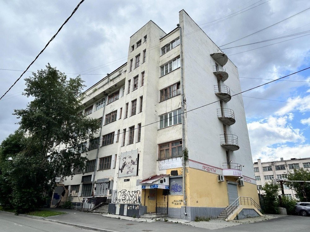 Градозащитники открыли сбор средств, чтобы защитить от сноса общежитие ДОСААФ