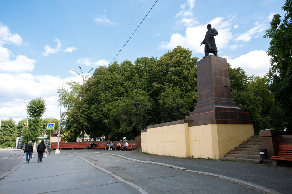 Памятник Серго Орджоникидзе