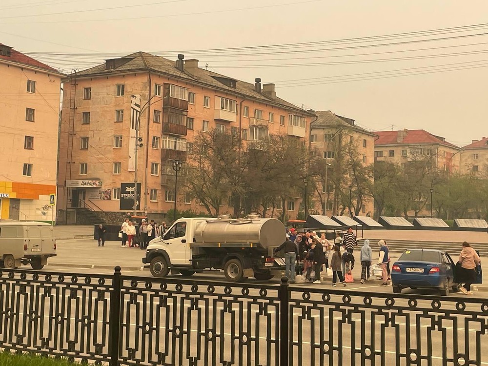 Очередь за водой в Асбесте. Фото: читатель It's My City
