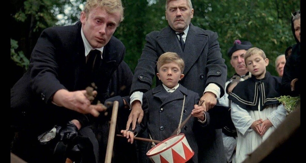 Кадр из фильма «Жестяной барабан»