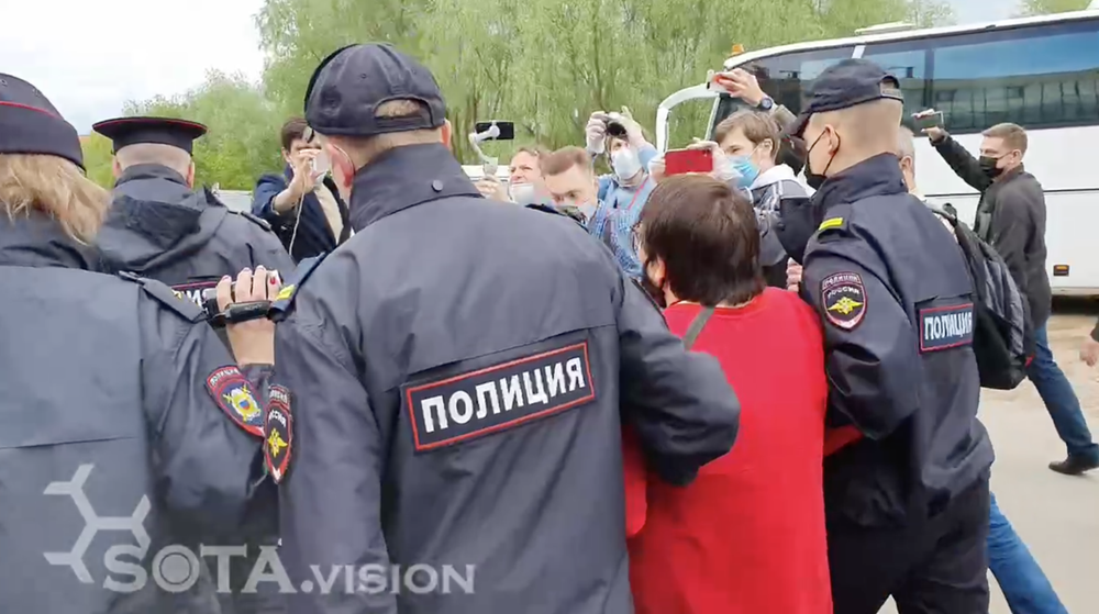 Задержание Галяминой. Скриншот из видео телеграм-канала SOTA