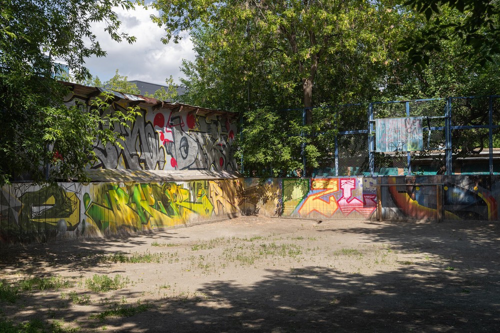Двор на Малышева, 23. Фото: Олег Ковалюк / «Стенограффия»