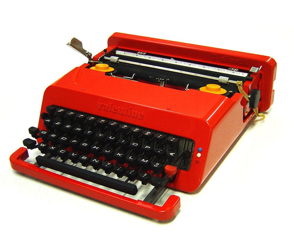 Печатная машинка Olivetti Valentine, 1969 год, дизайн Этторе Соттсасса. Фото: Folletto из итальянский Википедии.