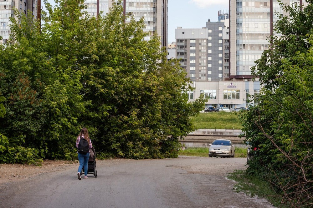 На другом берегу Исети — ЖК бизнес-класса «Адмиральский». Фото: Игорь Брук / It's My City