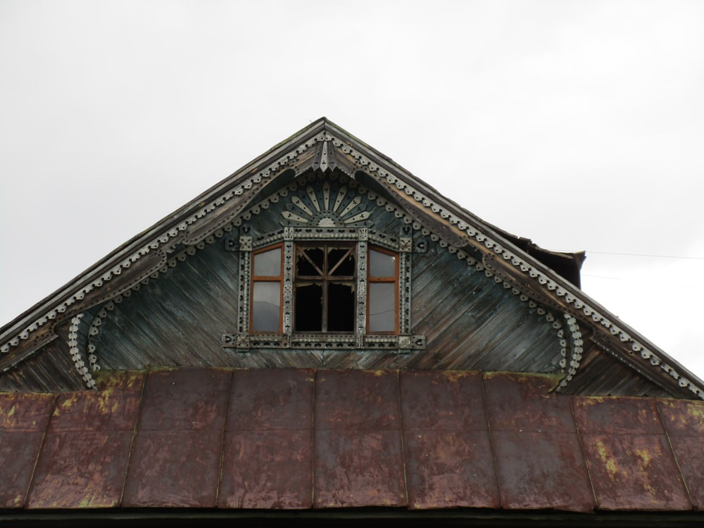 Один из деревянных домов, обнаруженных реставраторами в селе Кунара. Фото предоставлено Олегом Букиным