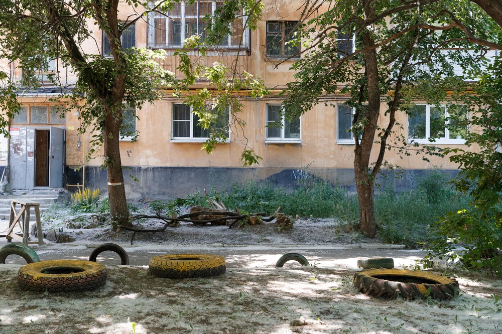 Двор на Титова, 23. Фото: Олег Ковалюк / «Стенограффия»