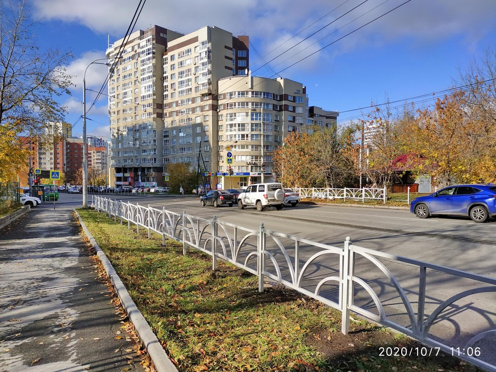 Пример пешеходных заборов, которые подлежат демонтажу. Фото предоставлено Александром Свалухиным