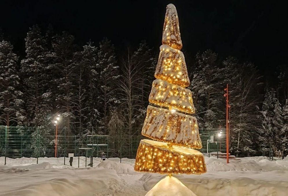 Искусственная елка до пожара. Фото: «В Лесном»