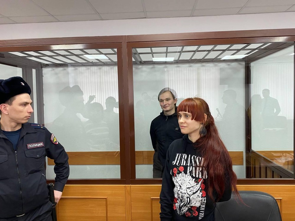 Мифтахов со своей женой на суде. Фото: Семен Хорохорица / It's My City
