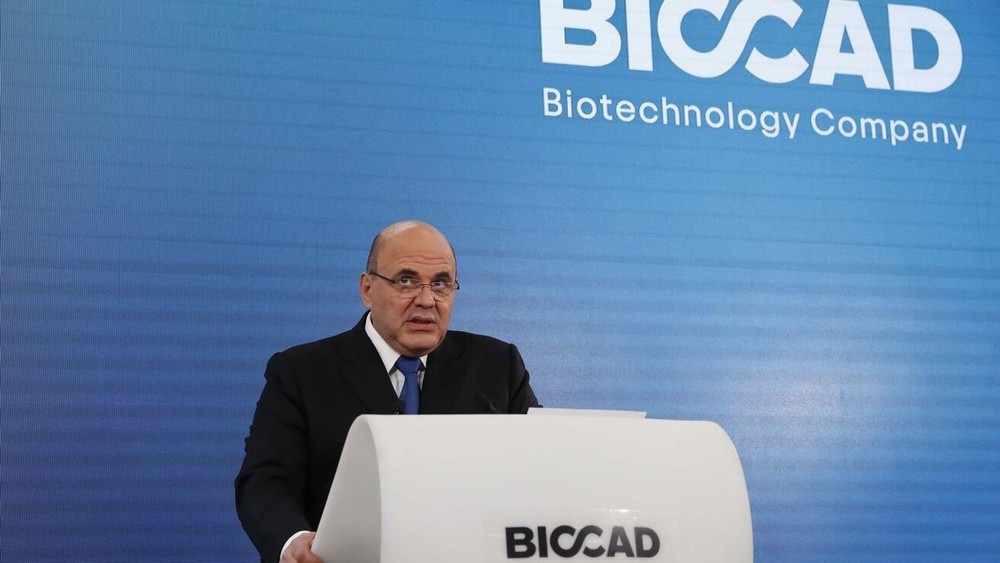 Премьер-министр РФ Михаил Мишустин во время выступления в компании Biocad, декабрь 2020 года. Фото: пресс-служба правительства РФ