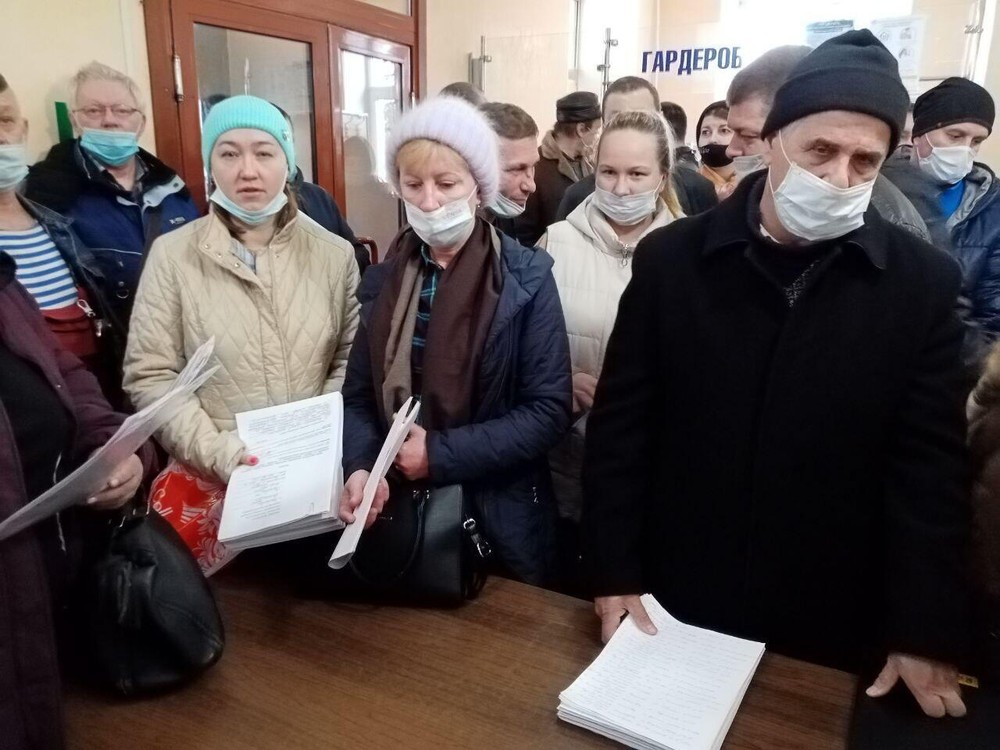 Весной 2021 года люди приходили в мэрию Екатеринбурга с заявлениями против ПЗЗ. Фото: Мария Кожевникова