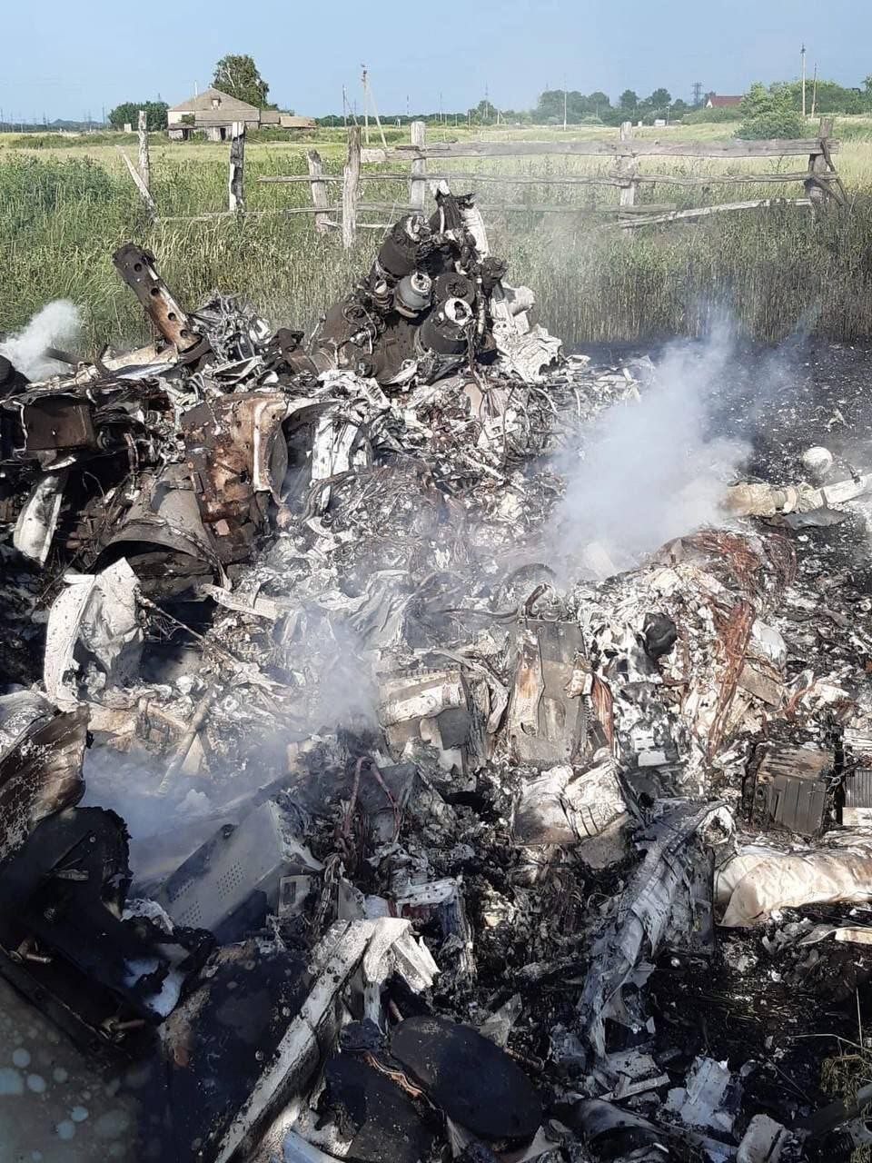 На фото, предположительно, обломки вертолета обломки Ка-52. Фото: соцсети