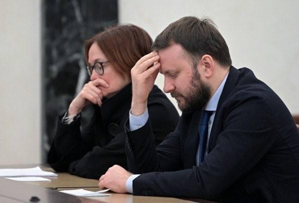 Председатель ЦБ России Эльвира Набиуллина и помощник президента России Максим Орешкин. Фото: телеграм-канал RIA_Kremlinpool