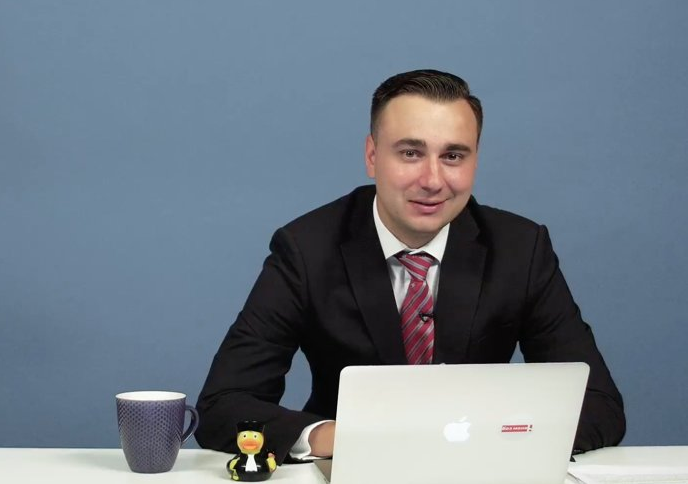Стоп-кадр из трансляции на канале «Навальный Live»